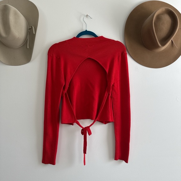 Red open-back sweater - Picture 2 of 3